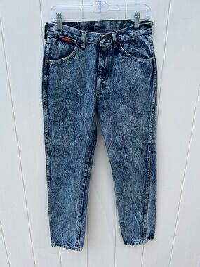 Vintage Wrangler 99051HW Jeans Womens 31x30
Made in USA High Waist Tapered Mom